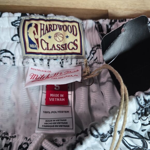 Mitchell & Ness Doodle Shorts Sz XL Los Angeles Lakers Graffiti - Picture 2 of 5